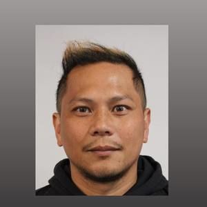 Meet your Posher, Dennis